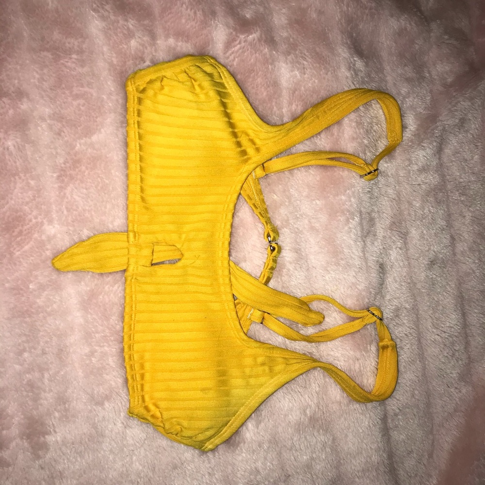yellow bikini - Picture 3 of 4
